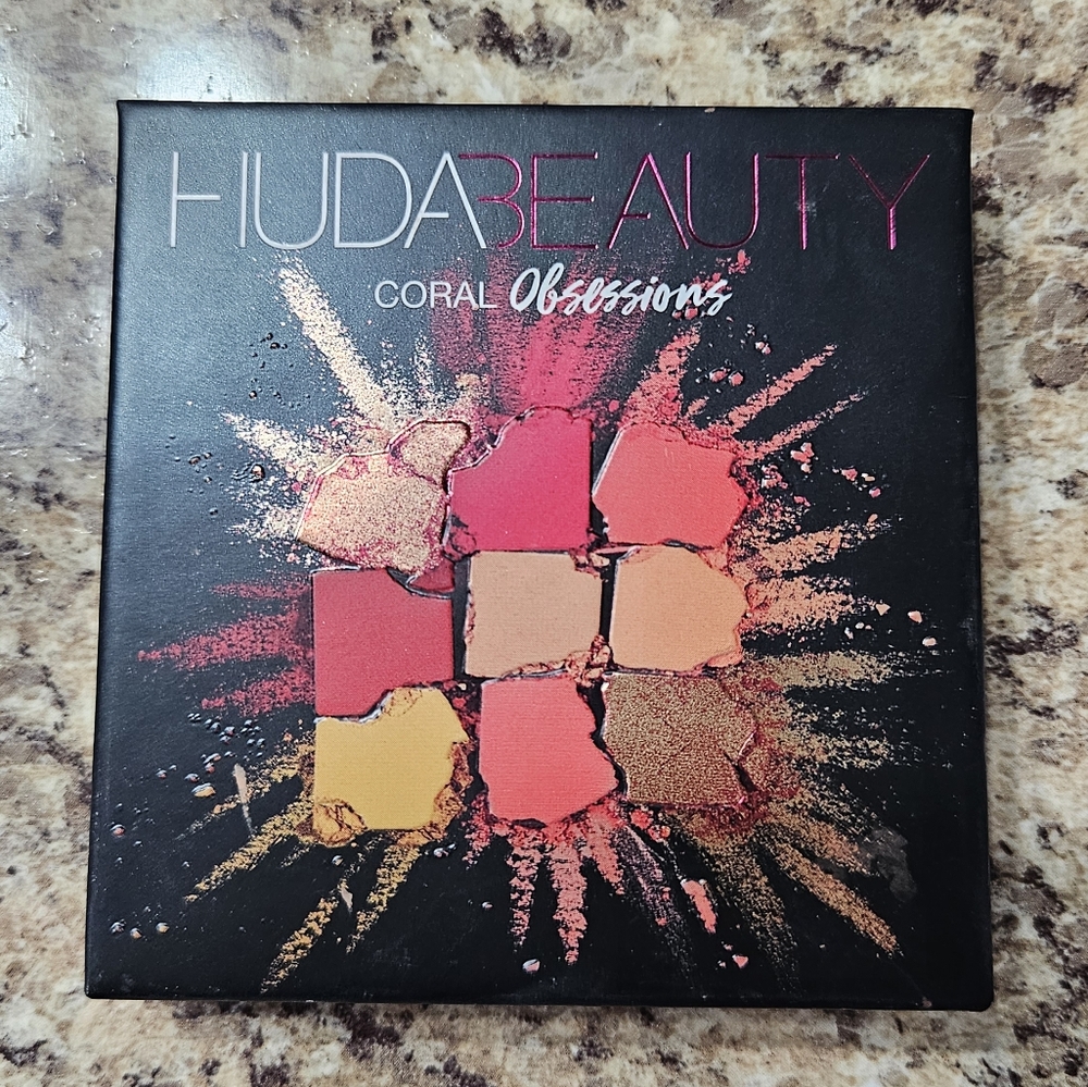 Huda Beauty Coral Obsessions Eyeshadow Pallete